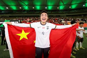 重生!吾米提江2024颅骨骨折 2025成海港首发中卫 2026冲击U23冠军